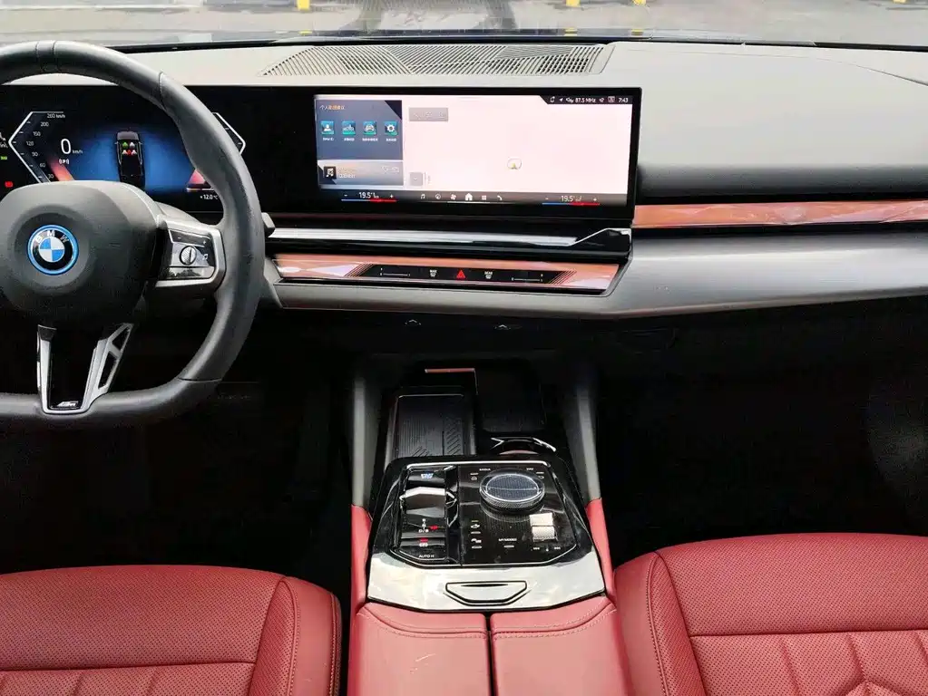 BMW i5 — фото 10