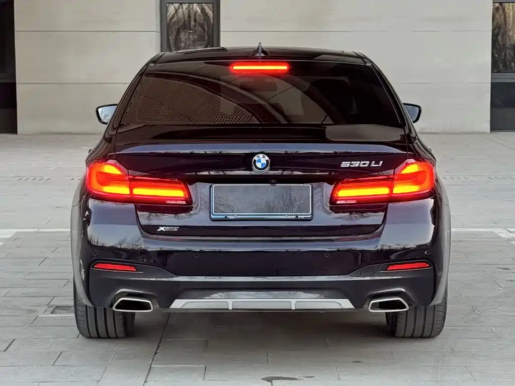 BMW 5 Series — фото 9