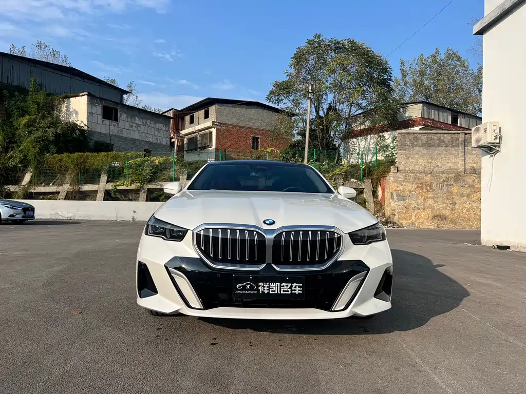 BMW 5 Series — фото 2