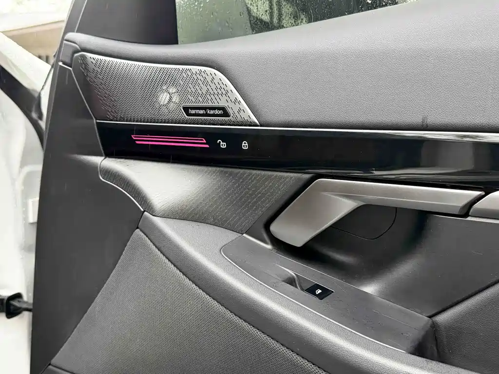 BMW 5 Series — фото 10
