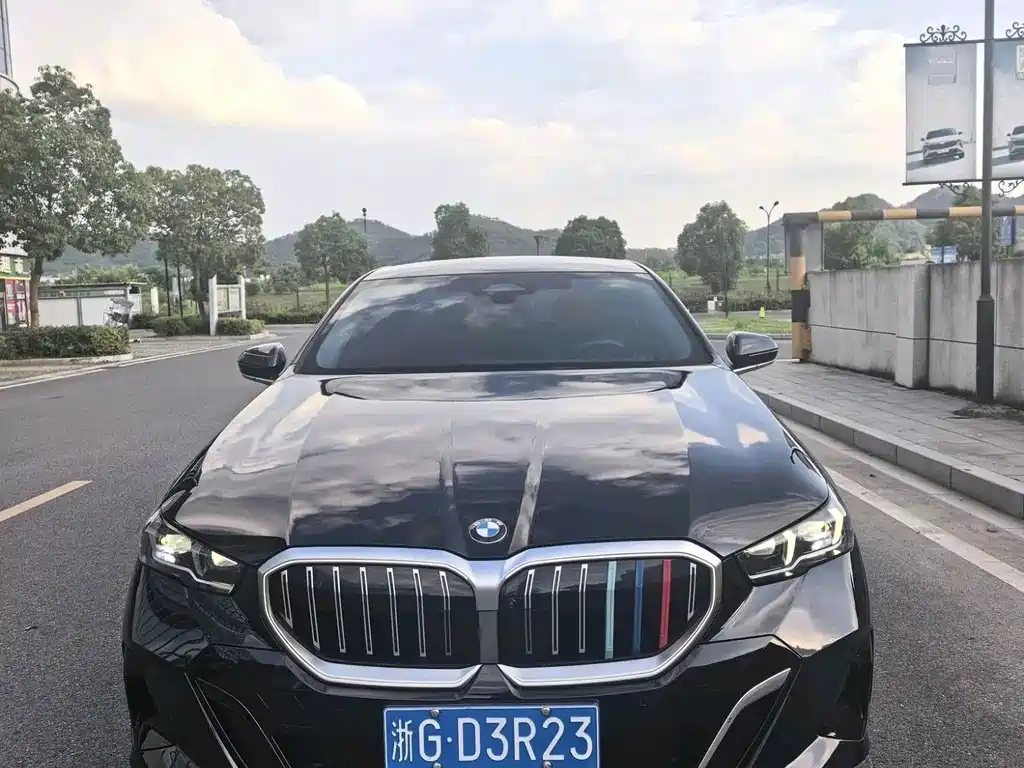 BMW 5 Series — фото 2