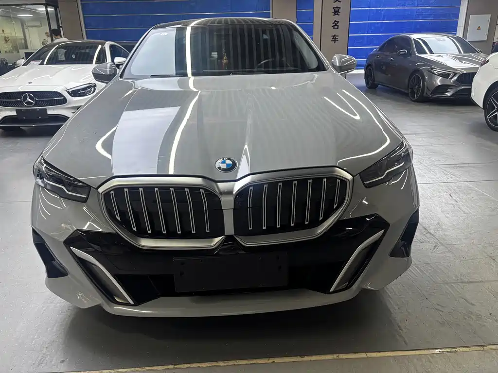 BMW 5 Series — фото 2