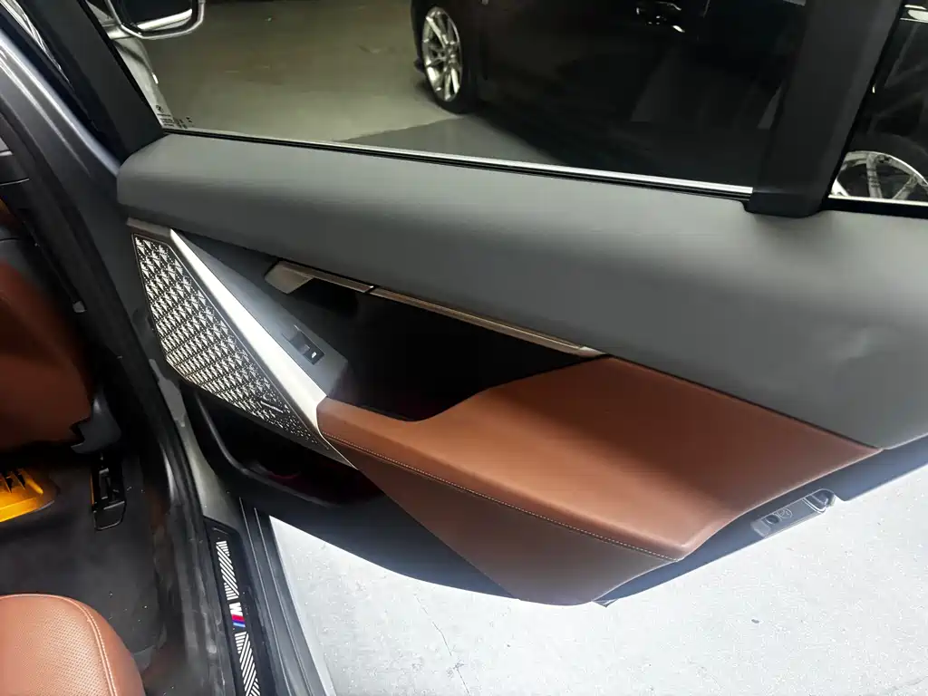 BMW 5 Series — фото 14