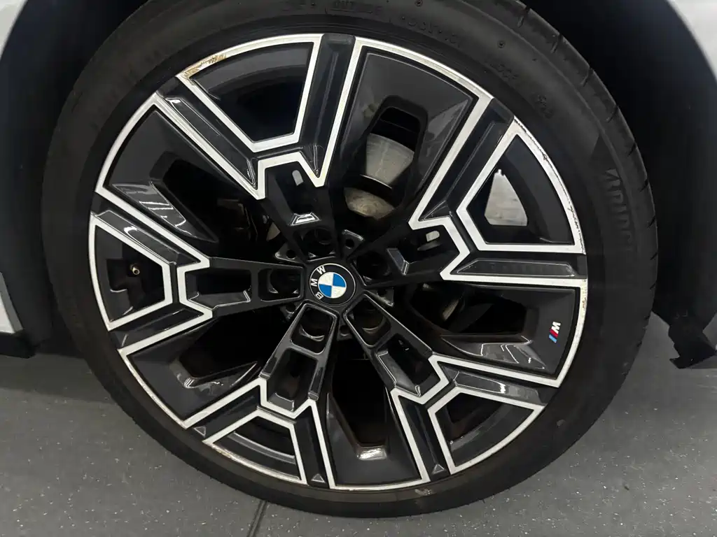 BMW 5 Series — фото 18