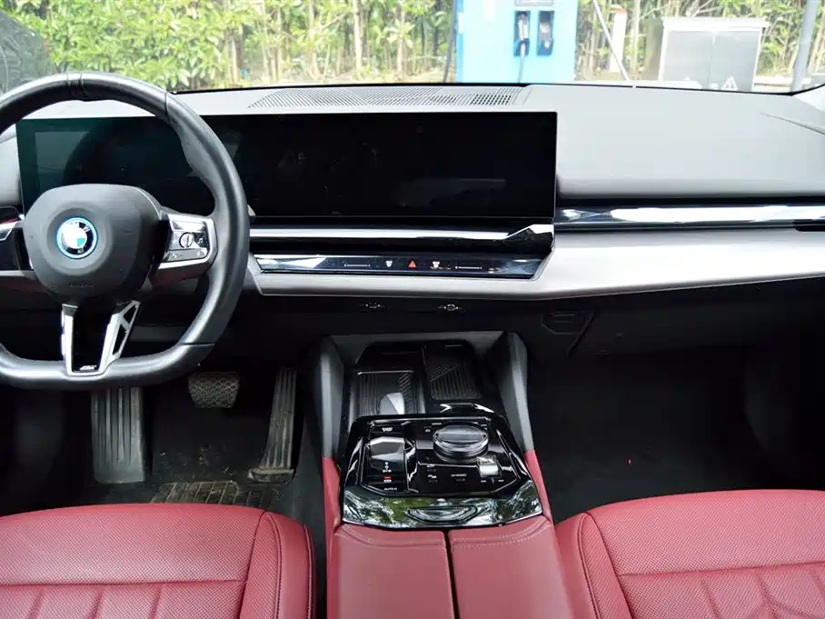 BMW i5 — фото 11