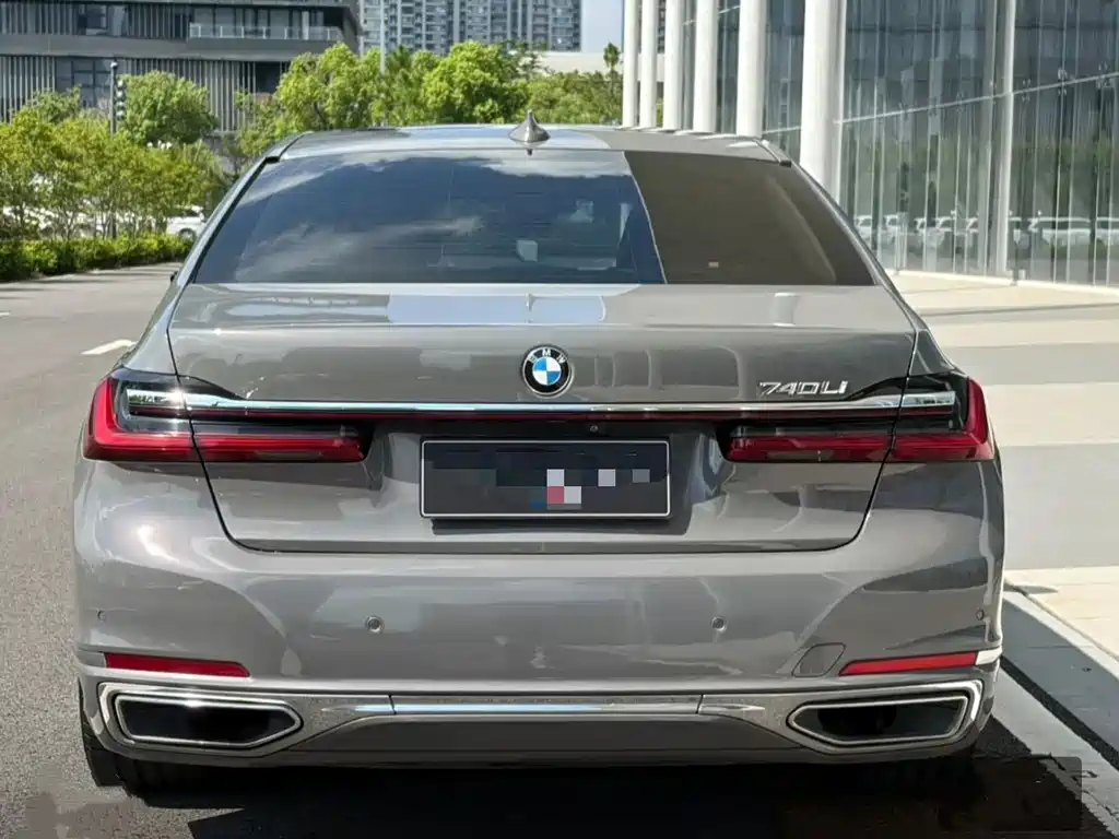 BMW 7 Series — фото 8