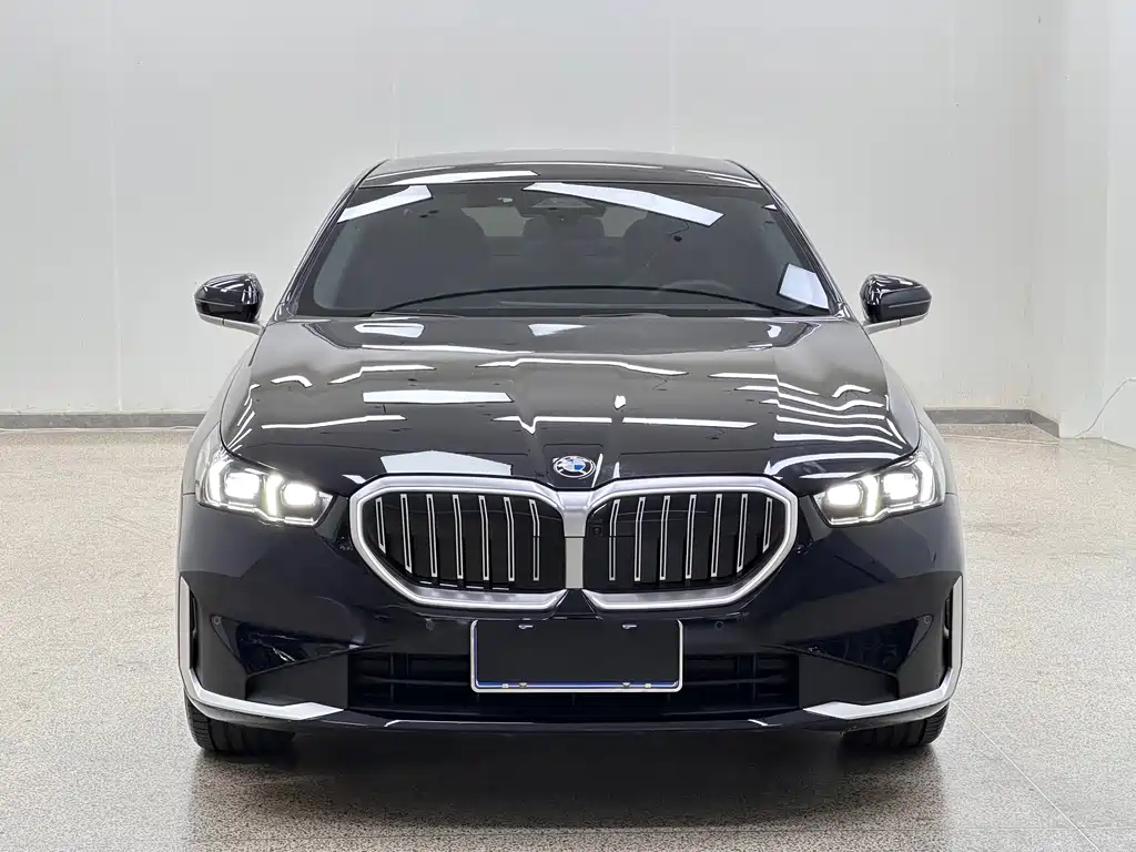 BMW 5 Series — фото 2