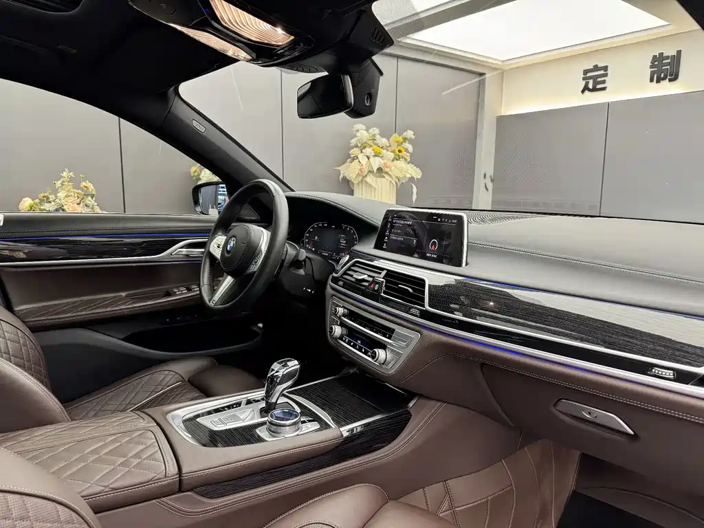 BMW 7 Series — фото 10