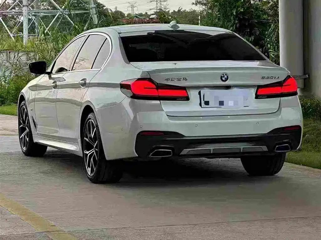 BMW 5 Series — фото 7