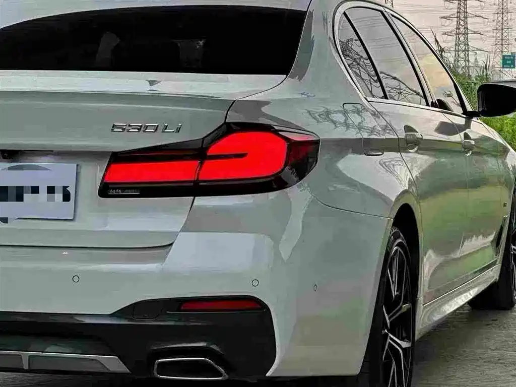 BMW 5 Series — фото 8