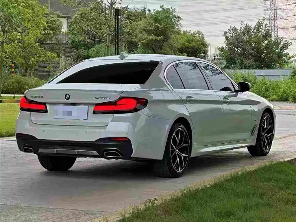 BMW 5 Series — фото 9
