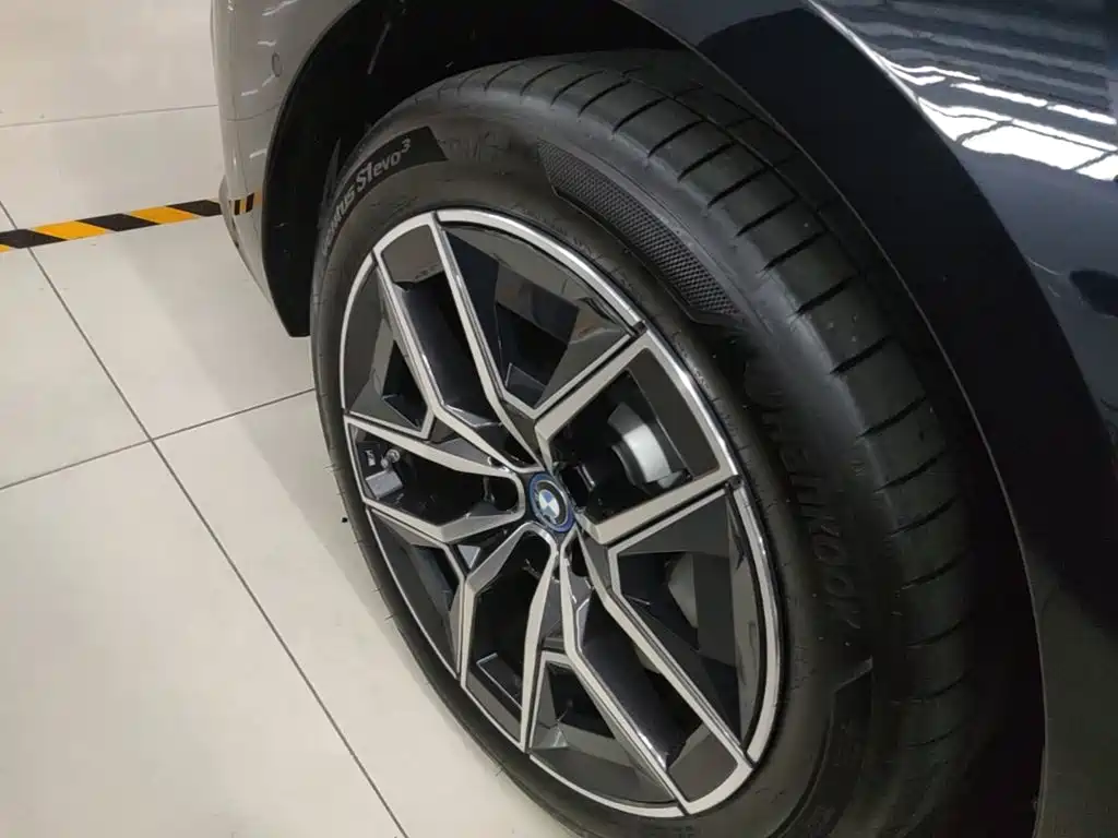 BMW i5 — фото 23
