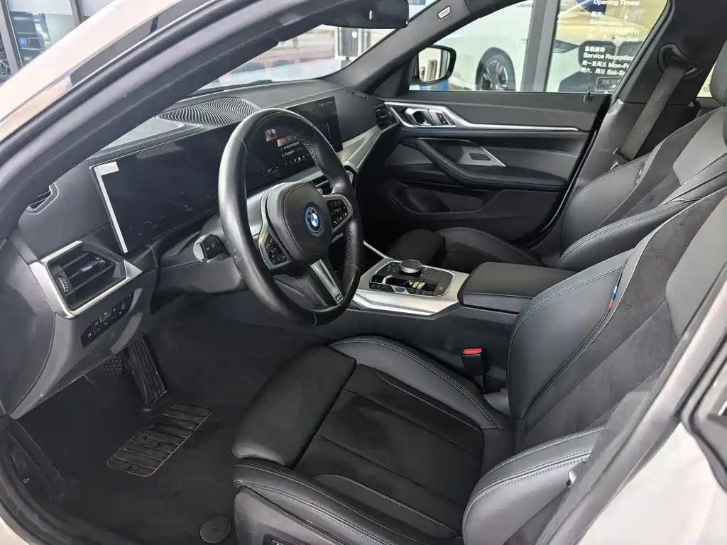 BMW i4 — фото 4