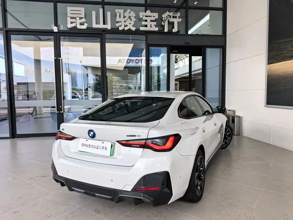 BMW i4 — фото 8