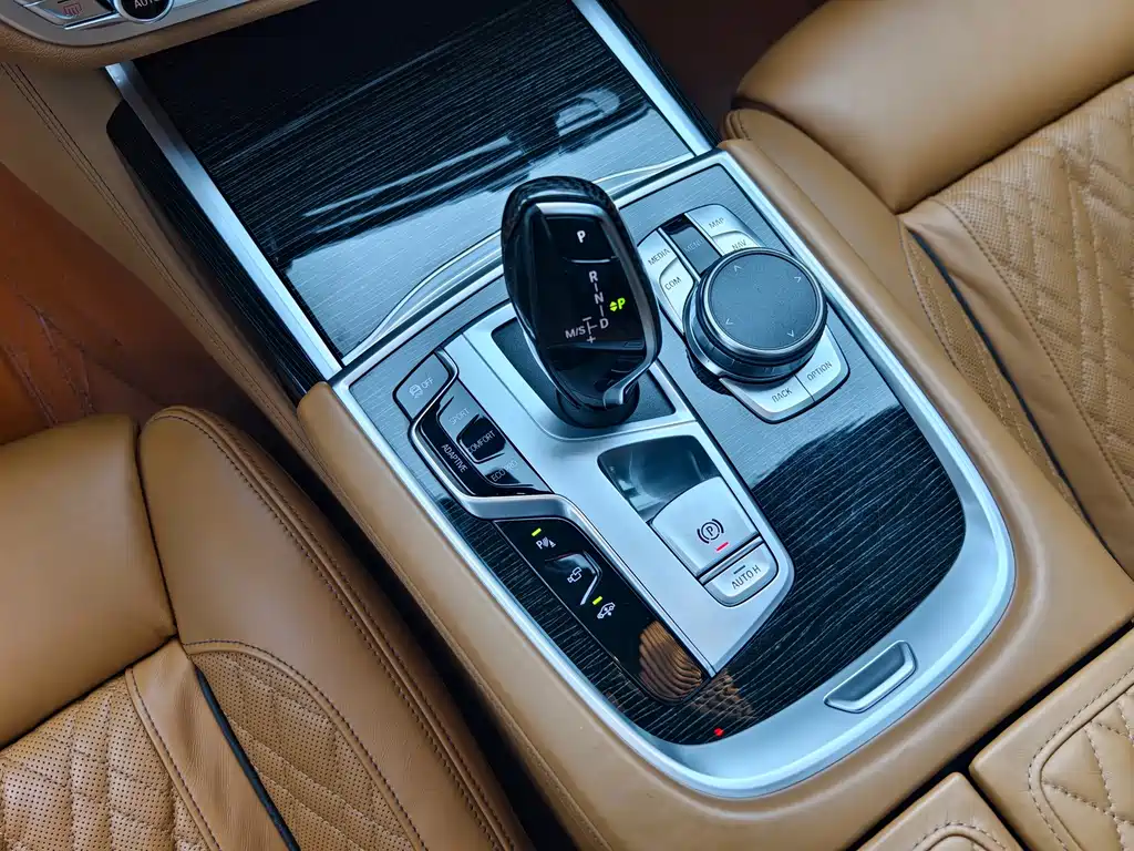 BMW 7 Series — фото 6