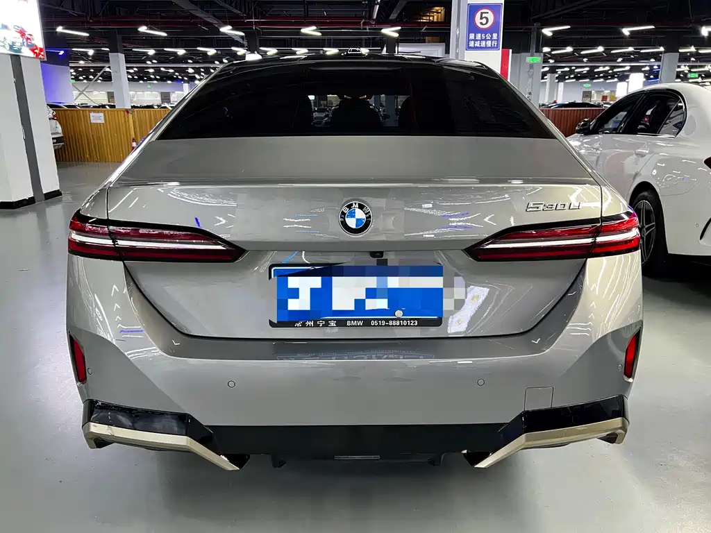 BMW 5 Series — фото 20