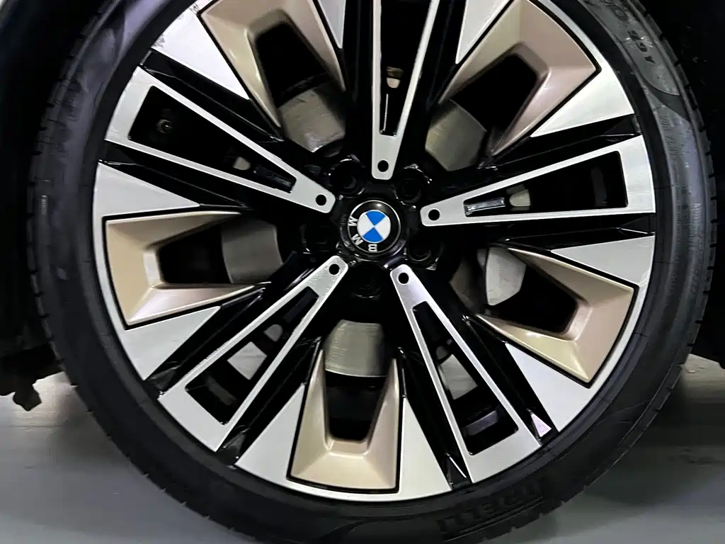 BMW 5 Series — фото 4