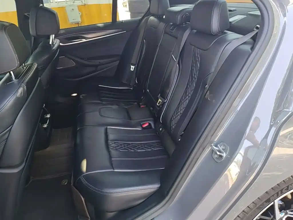BMW 5 Series (Import) — фото 17