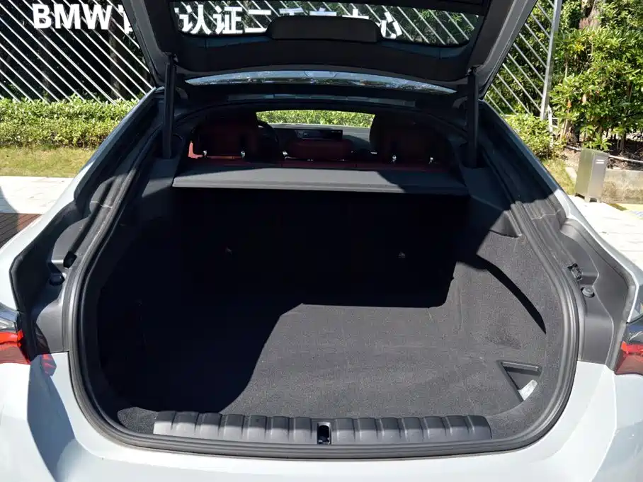 BMW i4 — фото 14