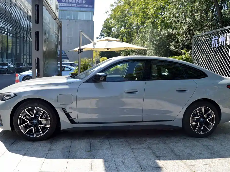 BMW i4 — фото 3