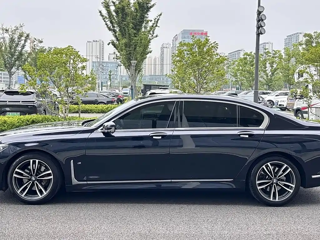 BMW 7 Series — фото 3