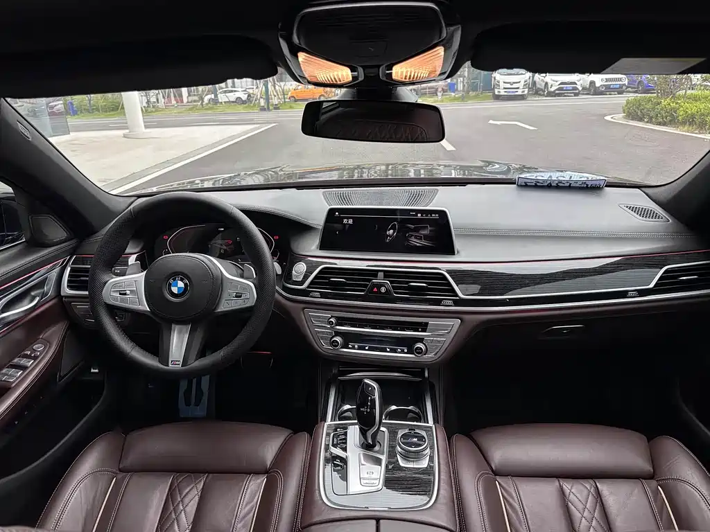 BMW 7 Series — фото 10