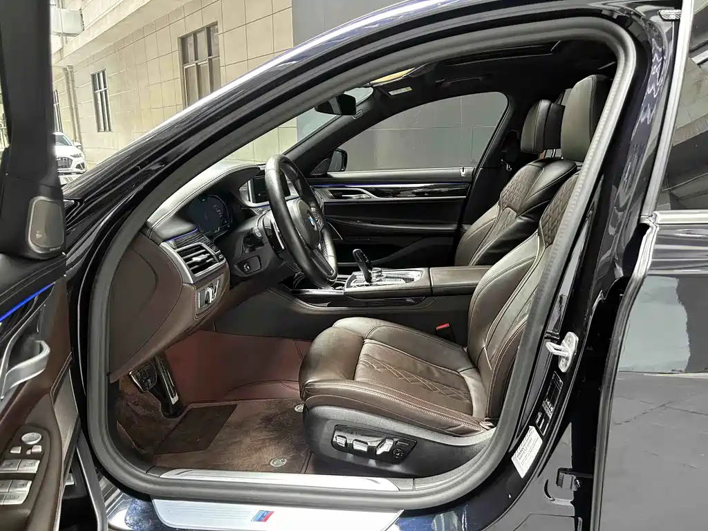 BMW 7 Series — фото 11
