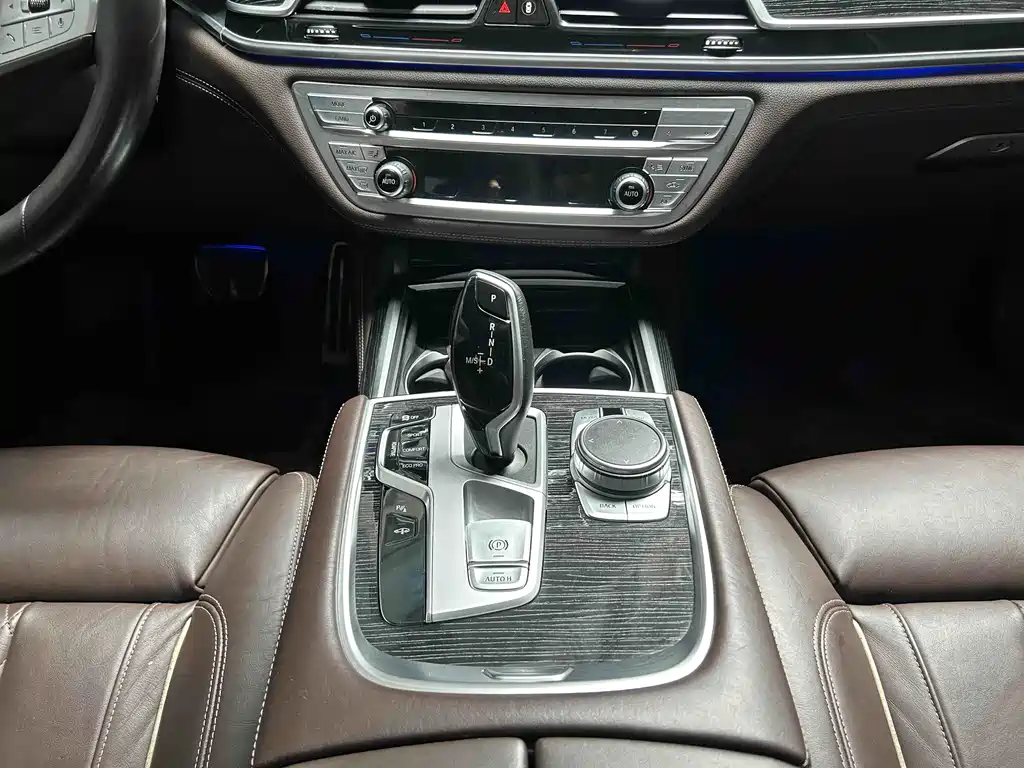 BMW 7 Series — фото 6