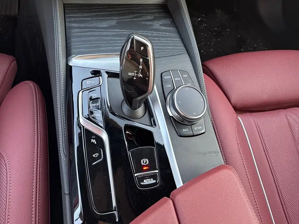 BMW 5 Series — фото 13
