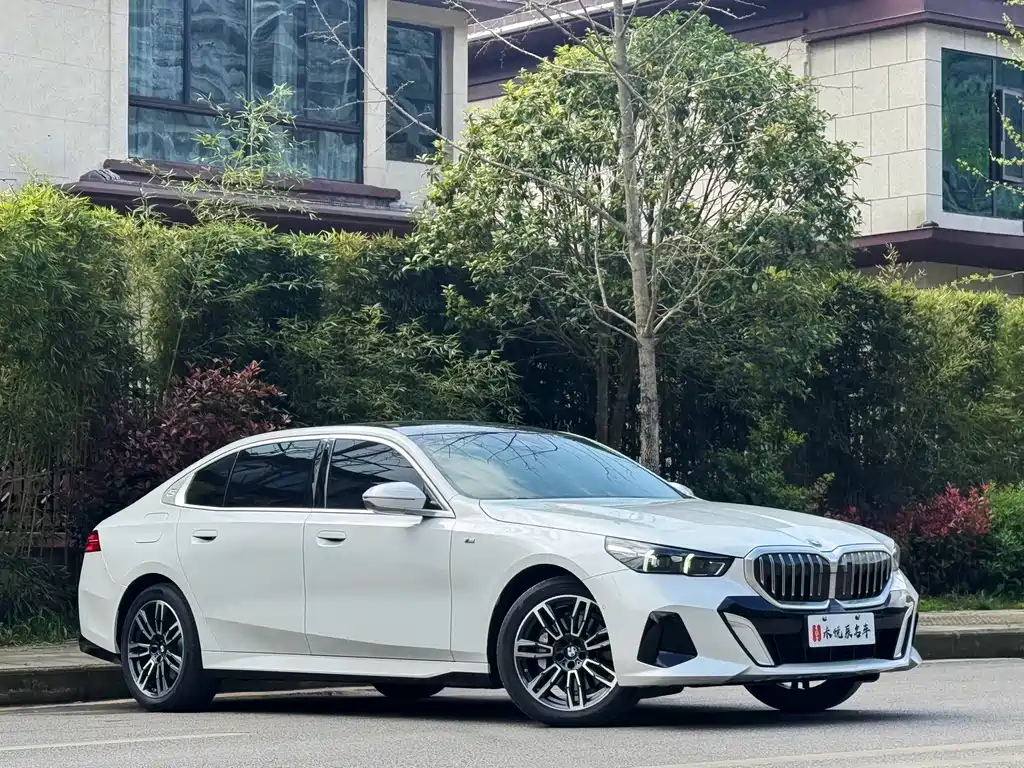 BMW 5 Series — фото 3