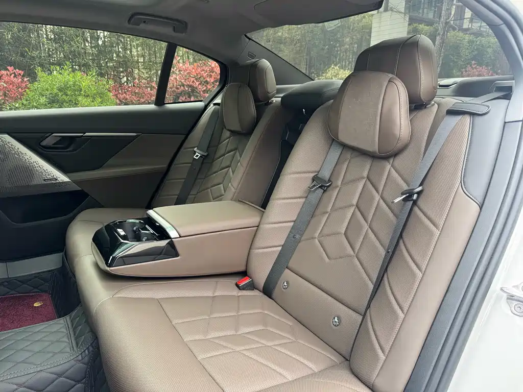 BMW 5 Series — фото 10