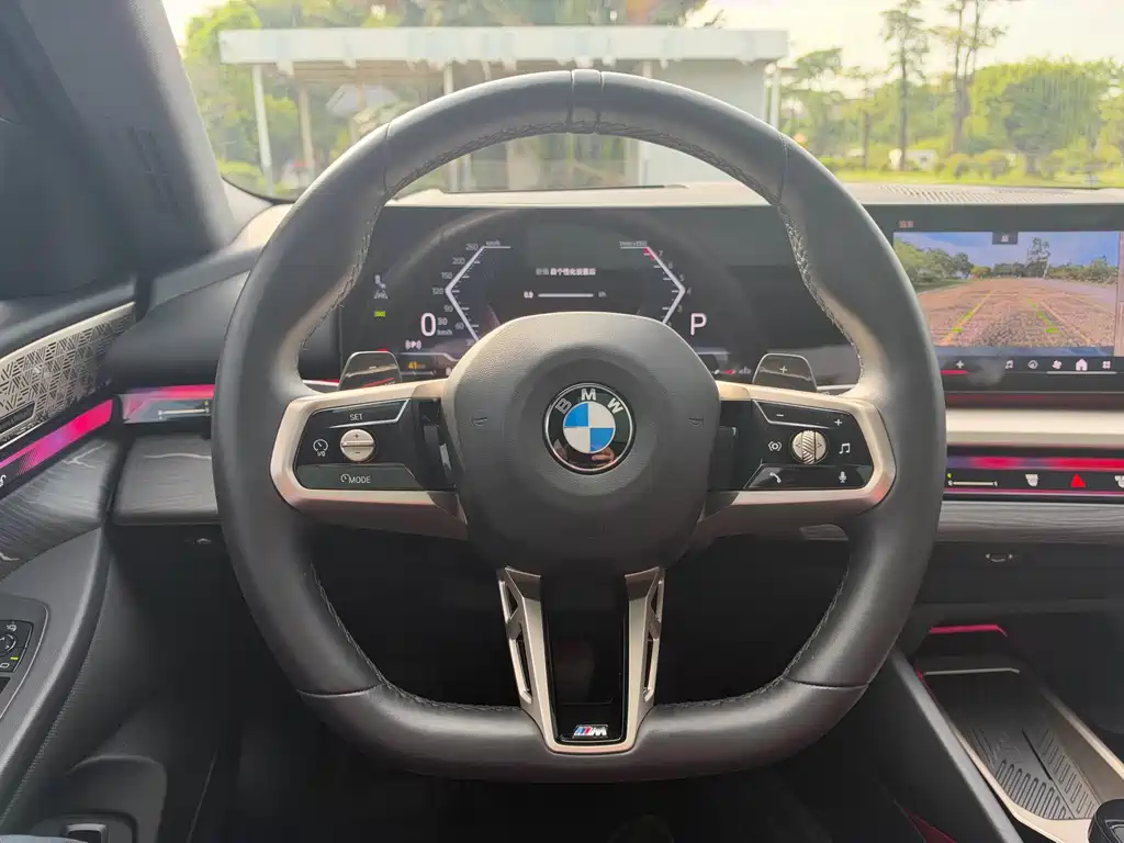 BMW 5 Series — фото 13