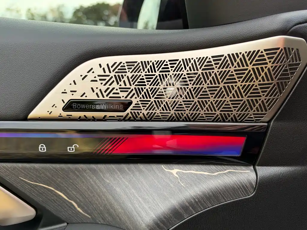 BMW 5 Series — фото 17