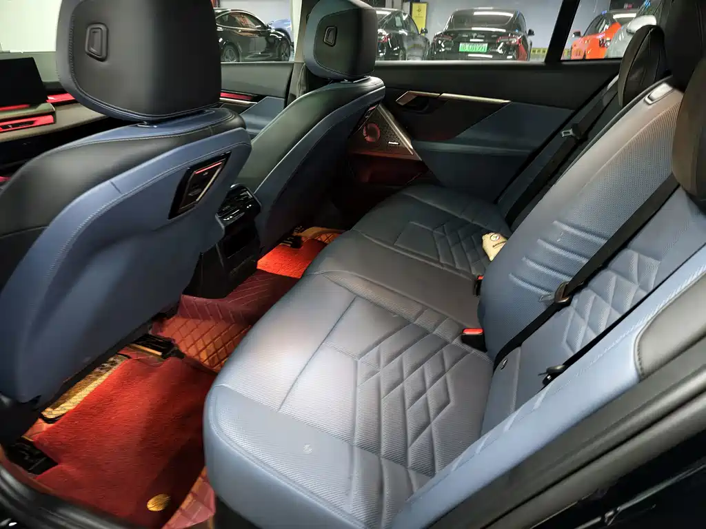 BMW 5 Series — фото 17