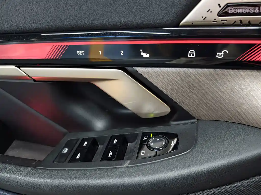 BMW 5 Series — фото 18
