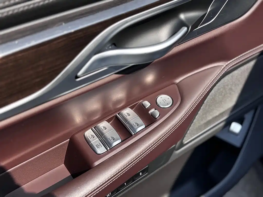BMW 7 Series — фото 14