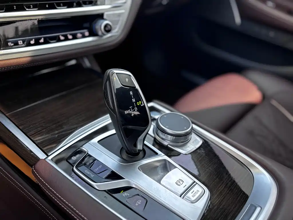 BMW 7 Series — фото 19