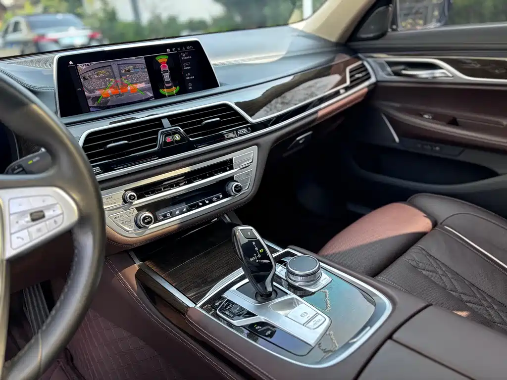 BMW 7 Series — фото 20