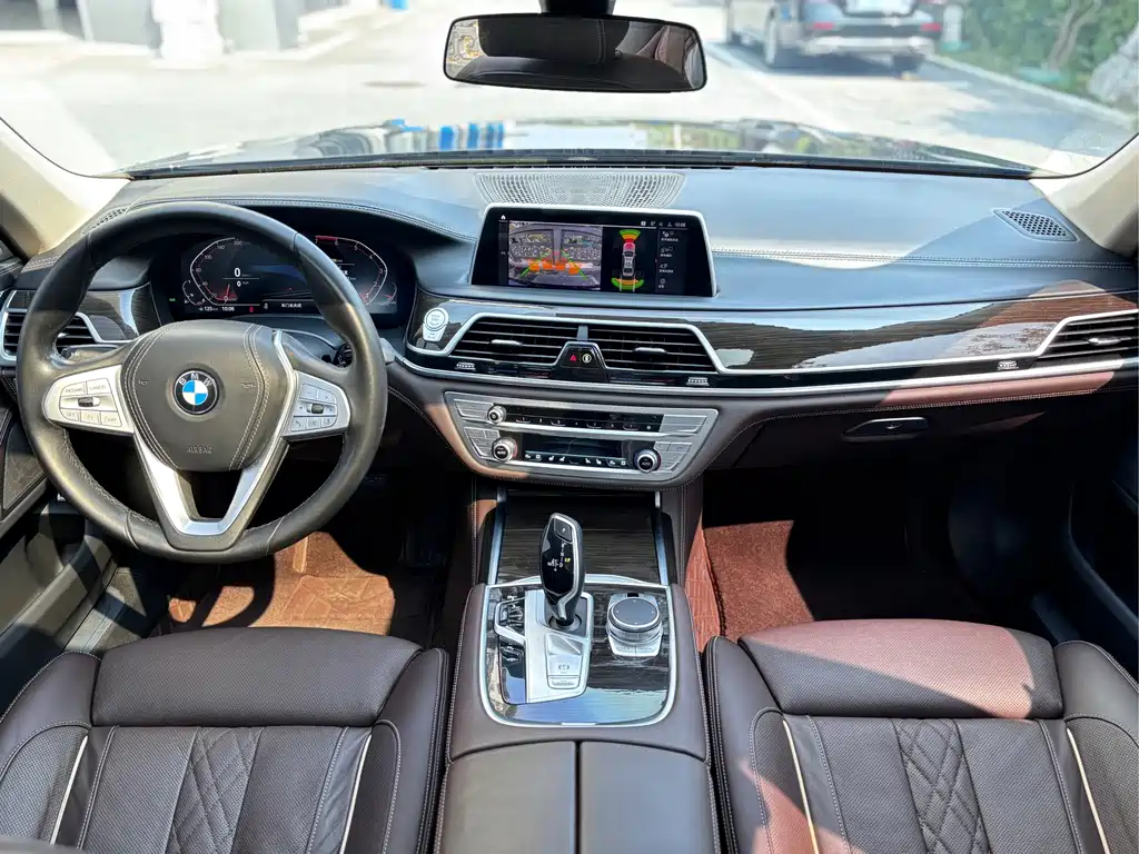 BMW 7 Series — фото 9