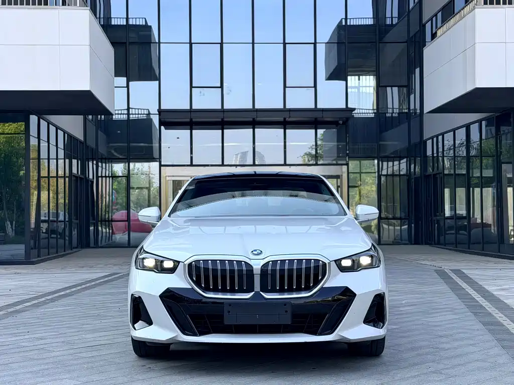 BMW 5 Series — фото 2