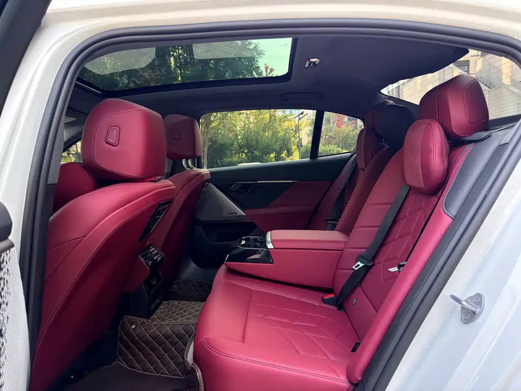 BMW 5 Series — фото 13
