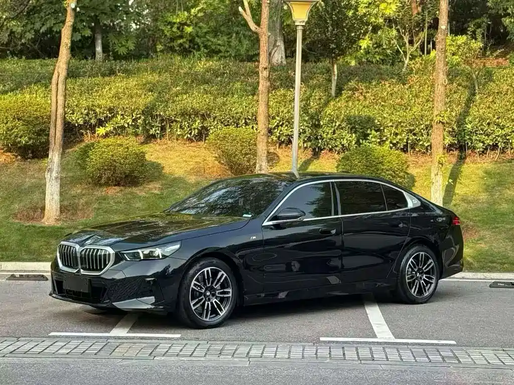 BMW 5 Series — фото 2