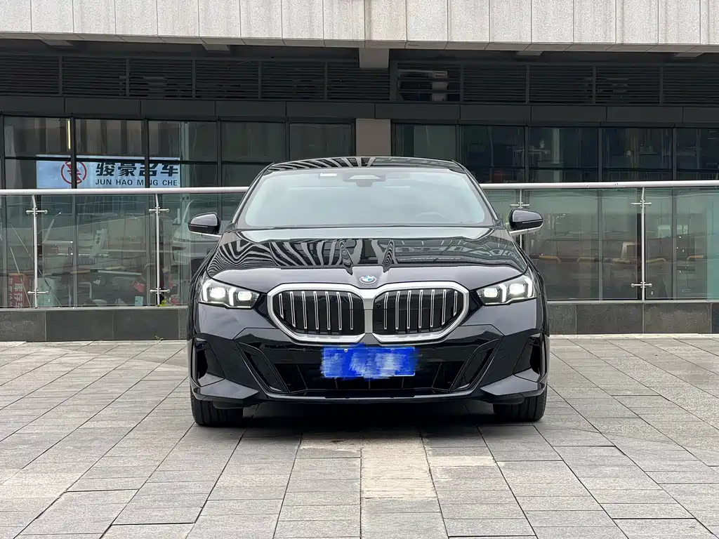 BMW 5 Series — фото 2