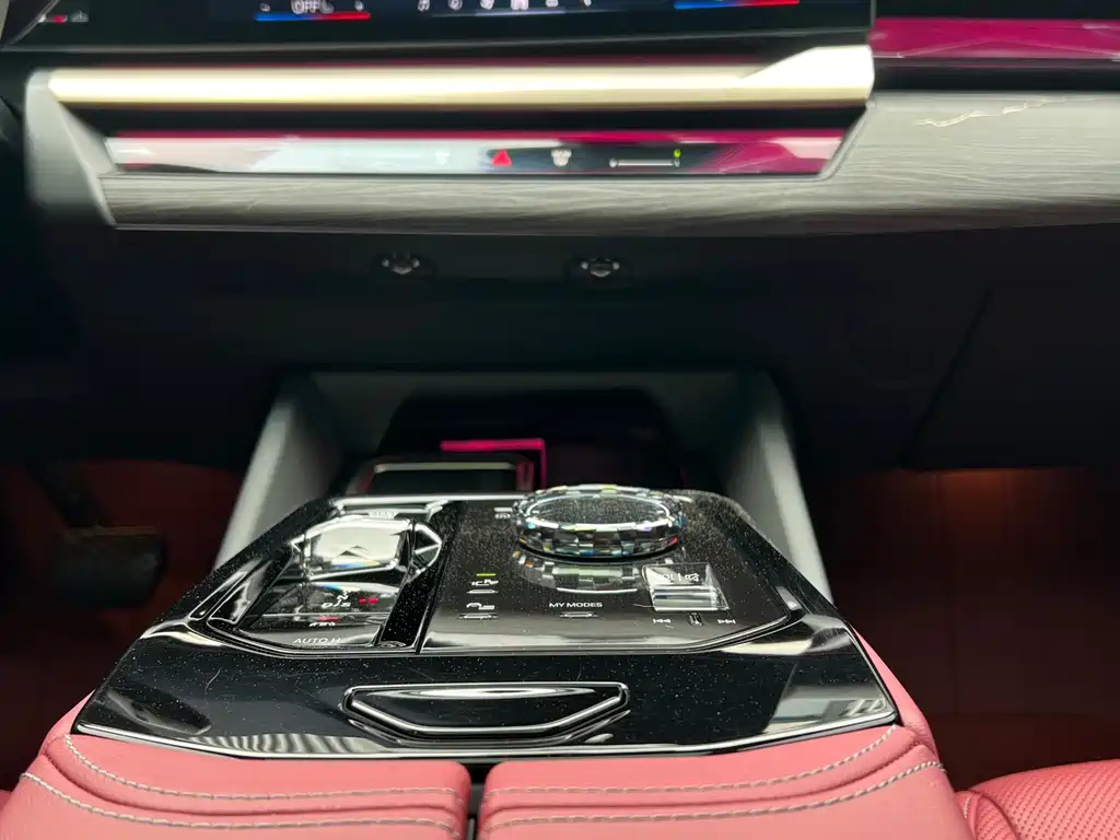 BMW 5 Series — фото 15
