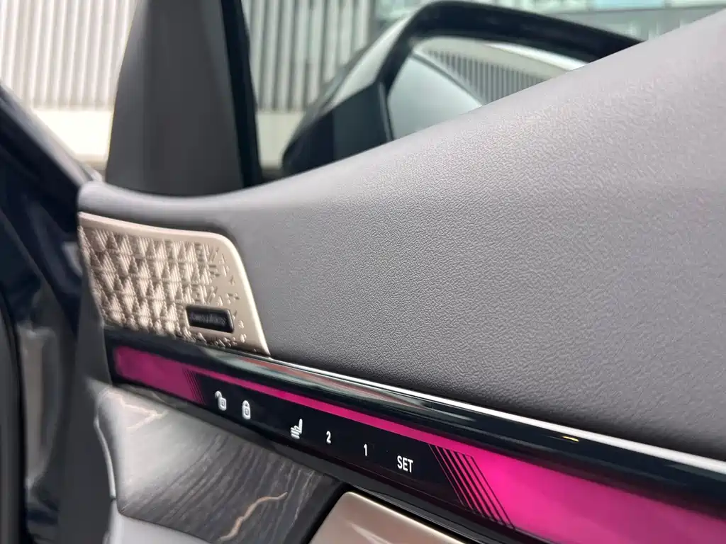 BMW 5 Series — фото 17
