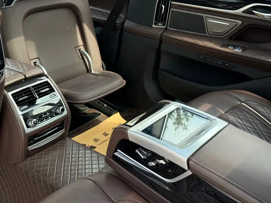 BMW 7 Series — фото 11
