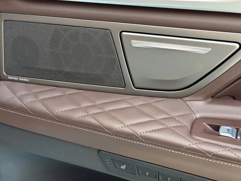 BMW 7 Series — фото 13