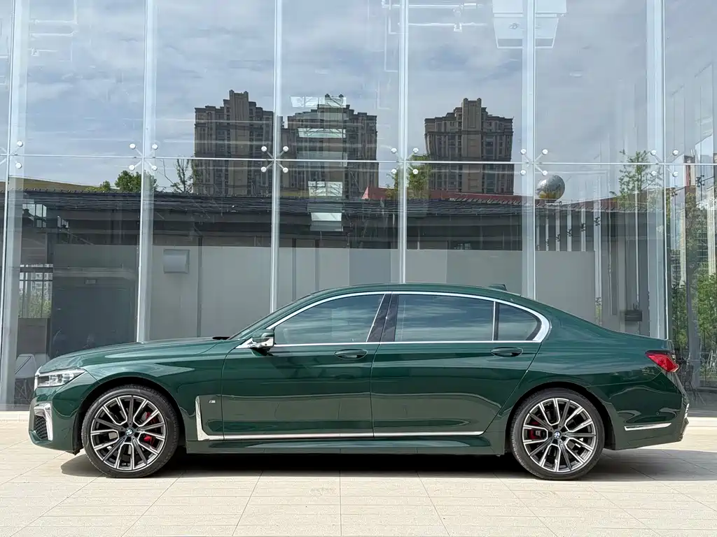 BMW 7 Series — фото 17