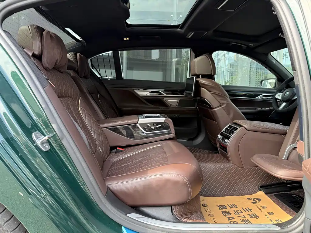 BMW 7 Series — фото 10
