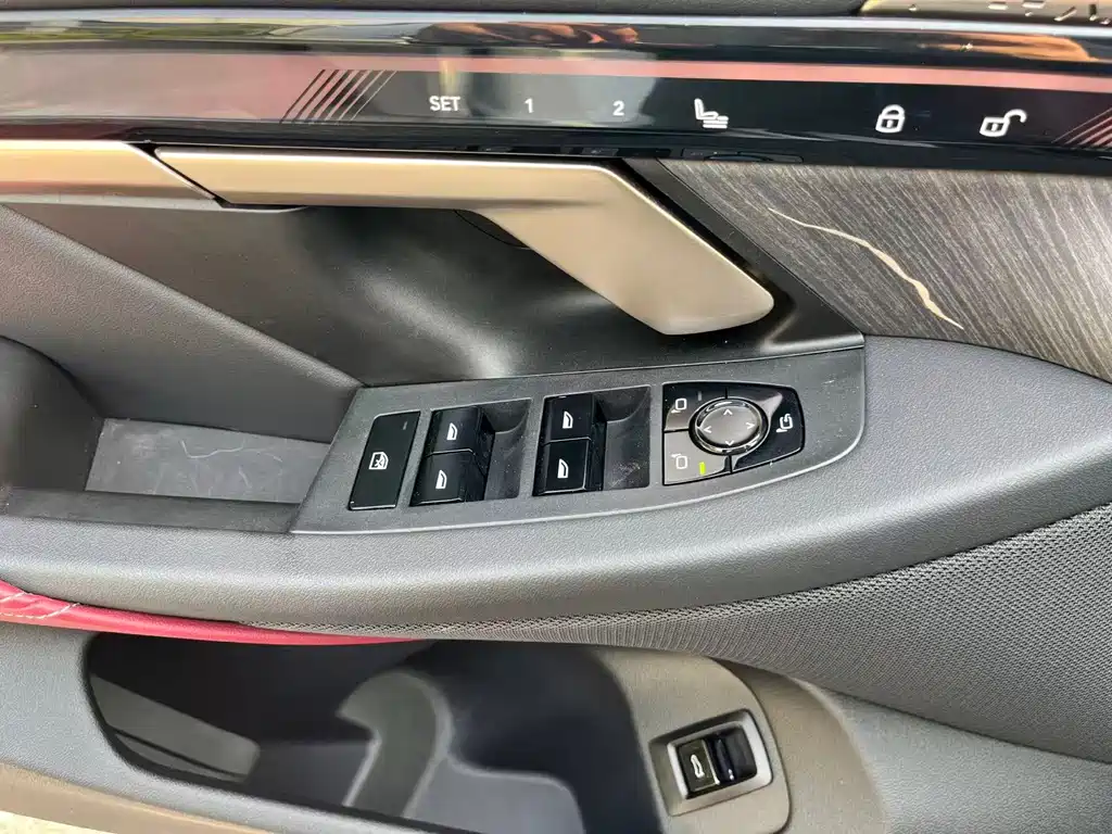 BMW 5 Series — фото 19